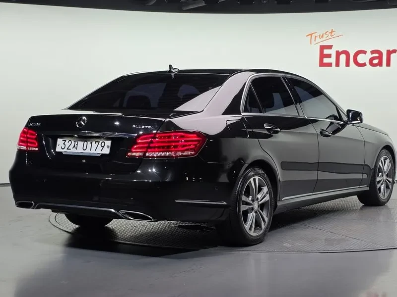 Mercedes-Benz E 220 BlueTEC - САМО 30% АВАНС, снимка 6 - Автомобили и джипове - 55800258