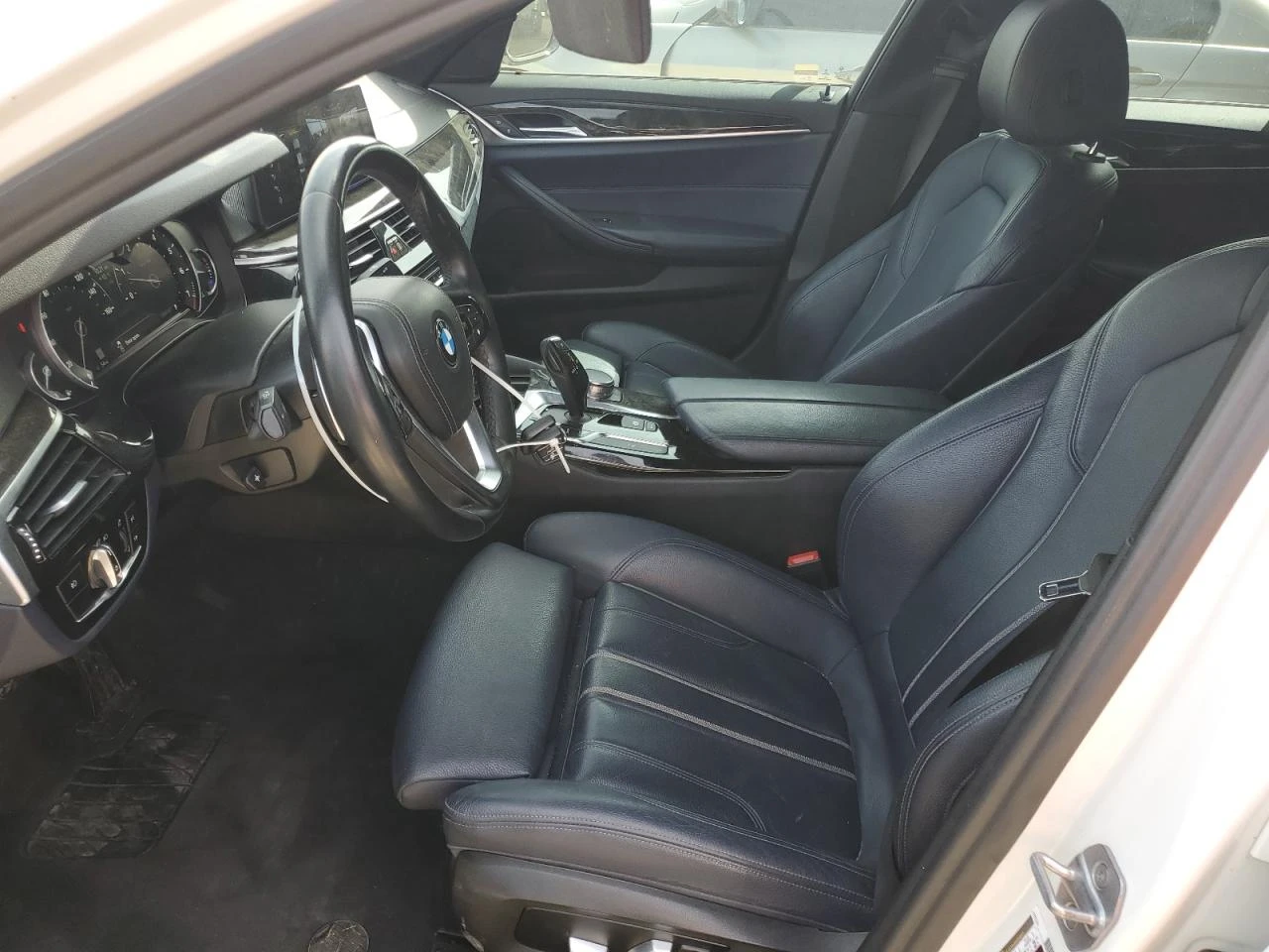 BMW 530 I KEYLESS* ПОДГРЕВ* CARPLAY* ШИБИДАХ* LED - изображение 7