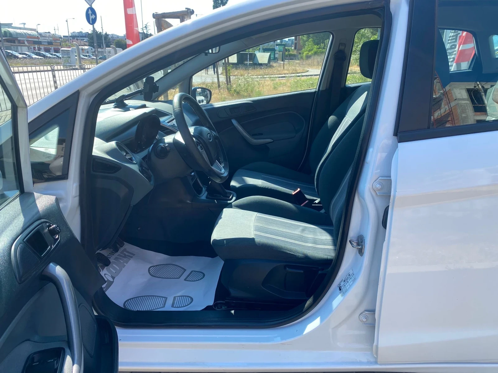 Ford Fiesta 1.2i/KLIMA - изображение 8
