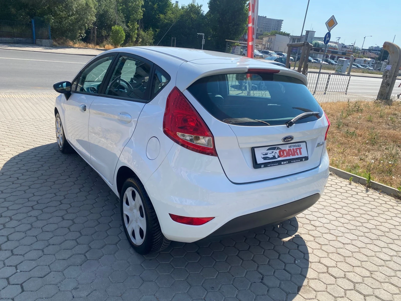 Ford Fiesta 1.2i/KLIMA - изображение 6