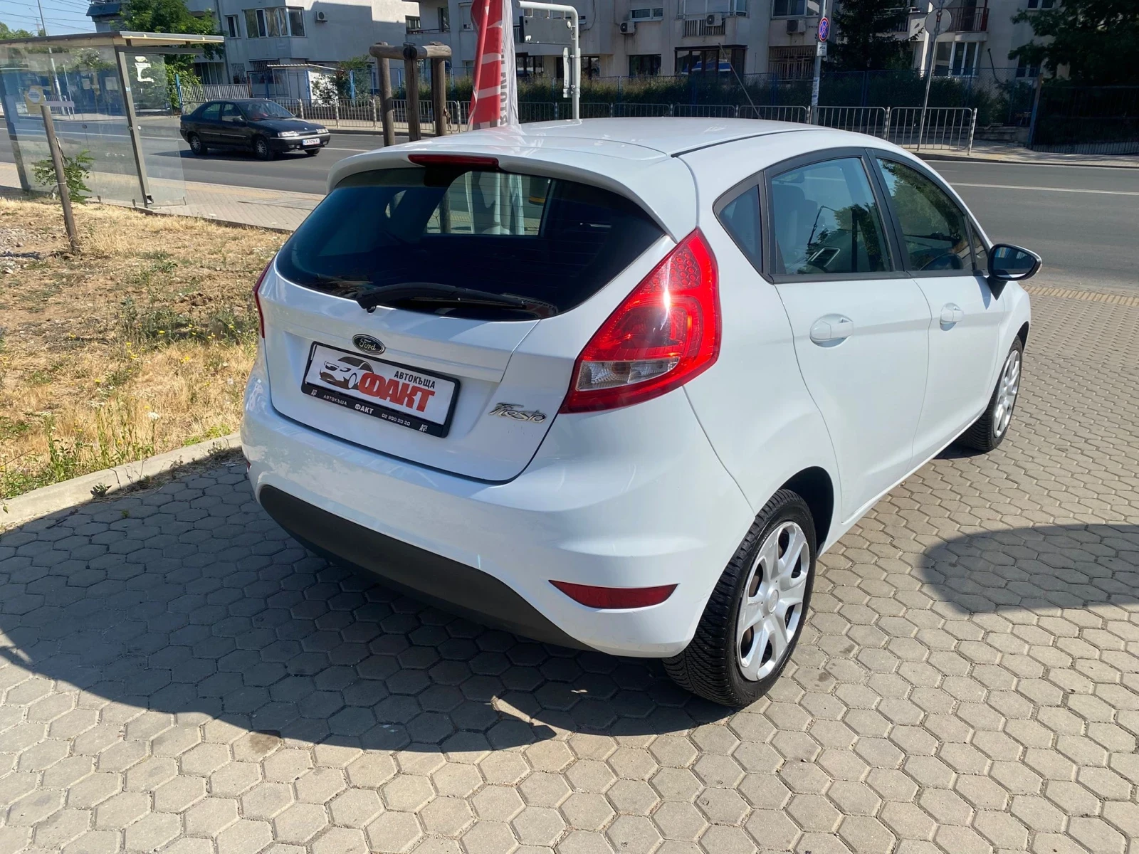 Ford Fiesta 1.2i/KLIMA - изображение 4