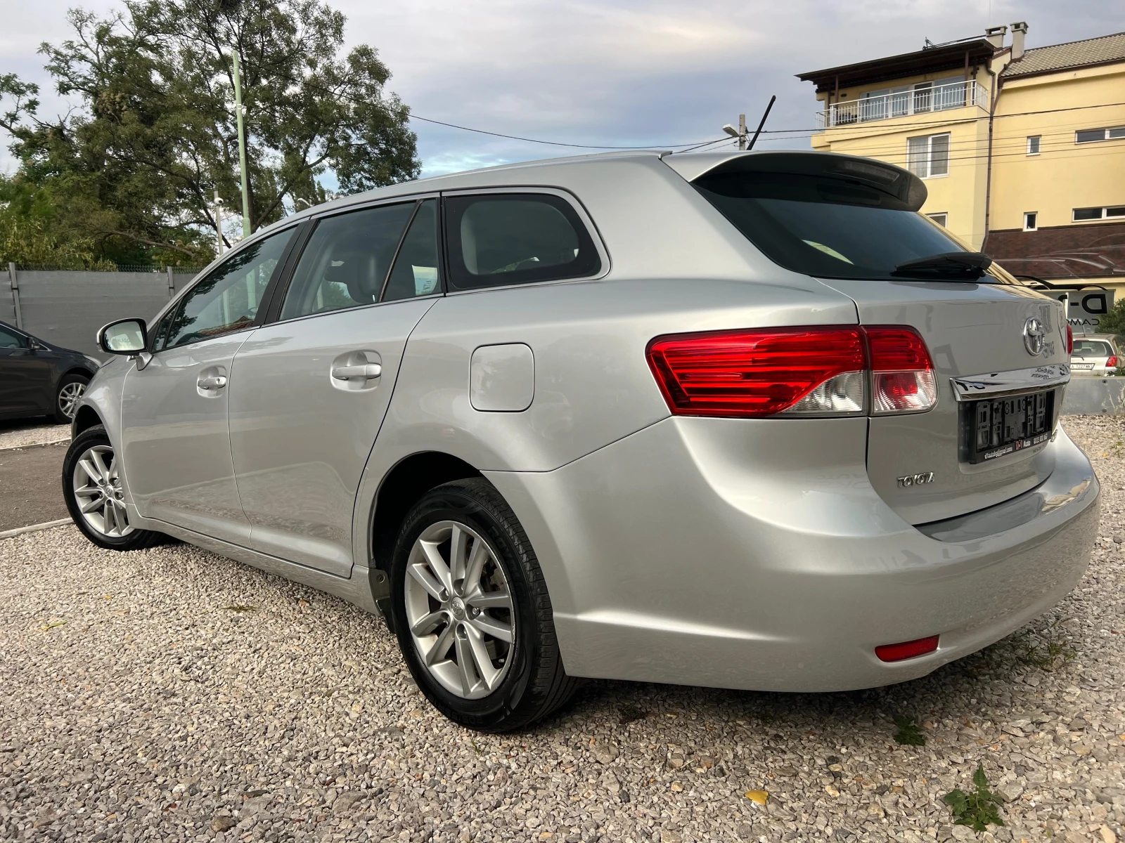 Toyota Avensis 1.8-NAVI FULL - изображение 6