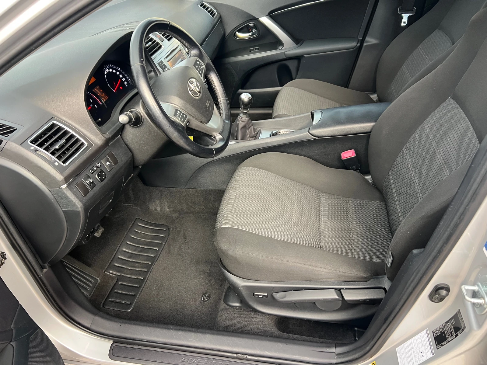 Toyota Avensis 1.8-NAVI FULL - изображение 10