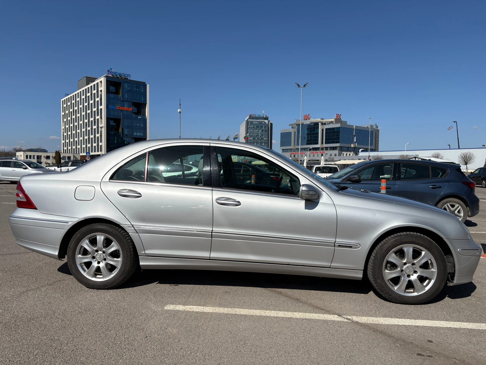 Mercedes-Benz C 180 Kompressor LPG, снимка 8 - Автомобили и джипове - 53837189