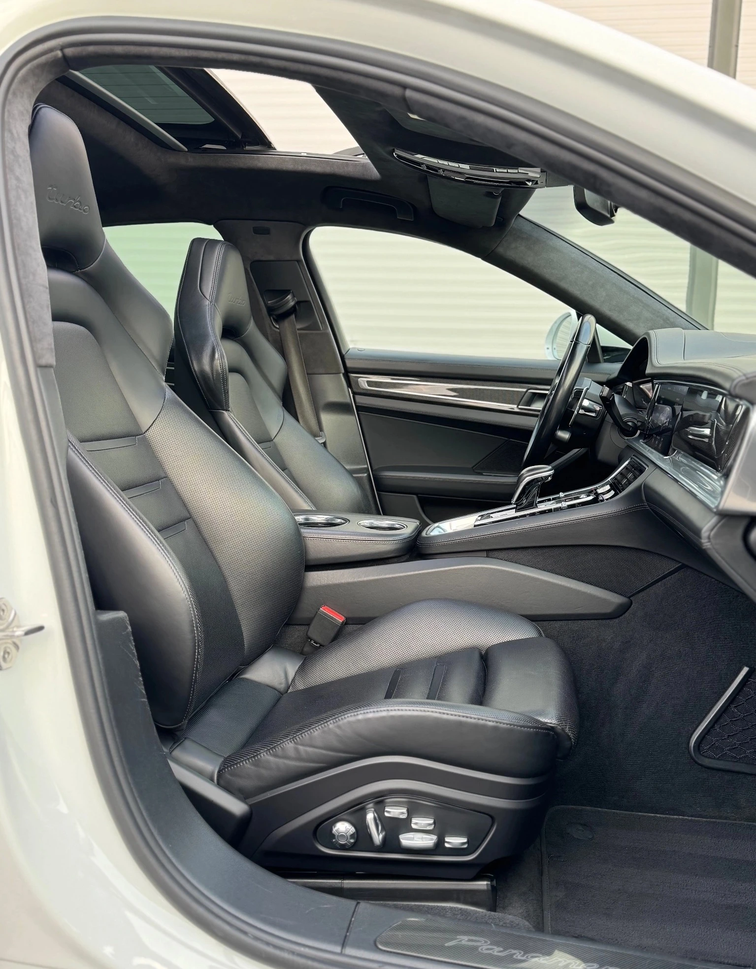 Porsche Panamera Turbo, снимка 8 - Автомобили и джипове - 53872553