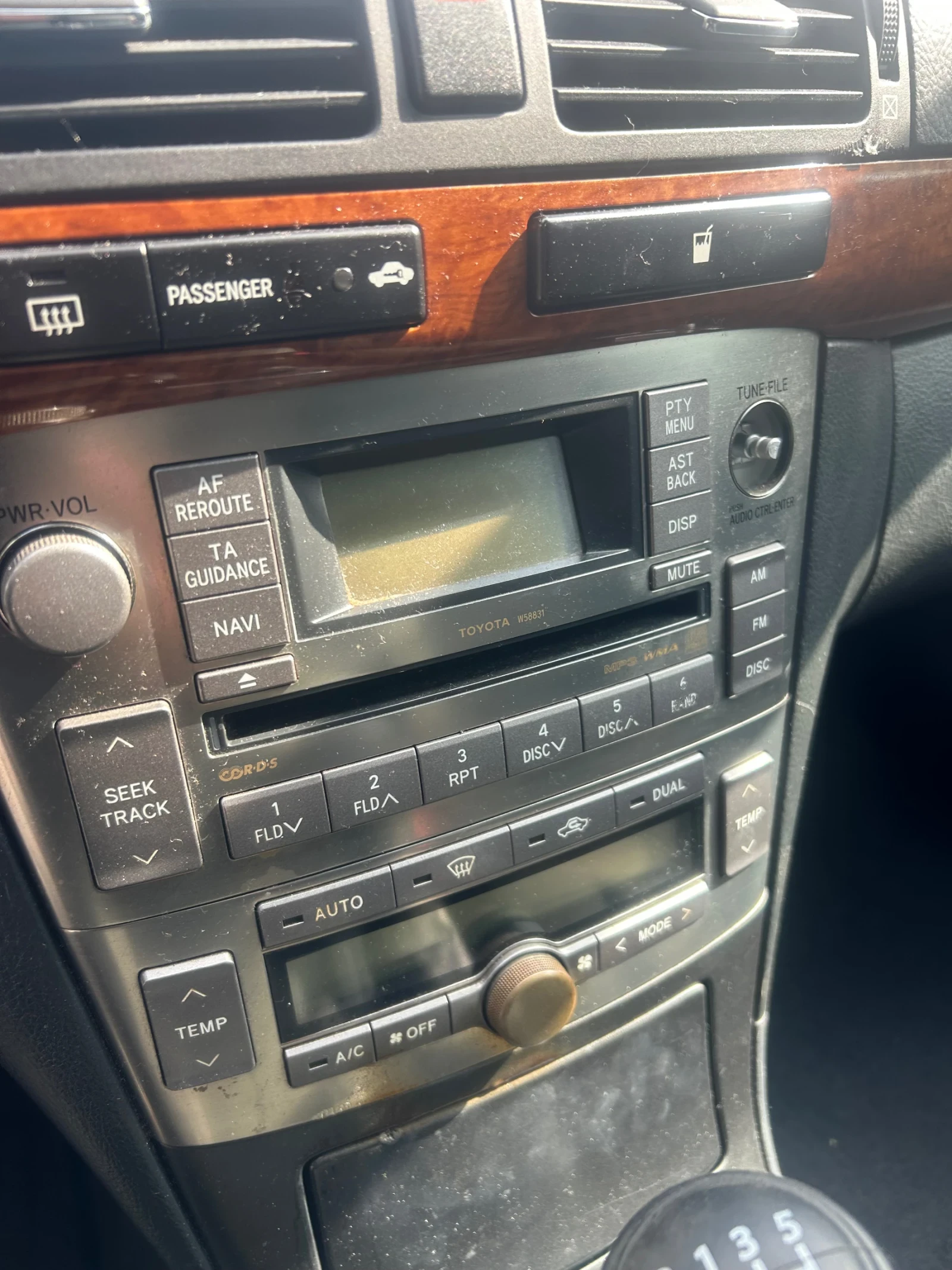 Toyota Avensis 2.0 d4d, снимка 10 - Автомобили и джипове - 54234036