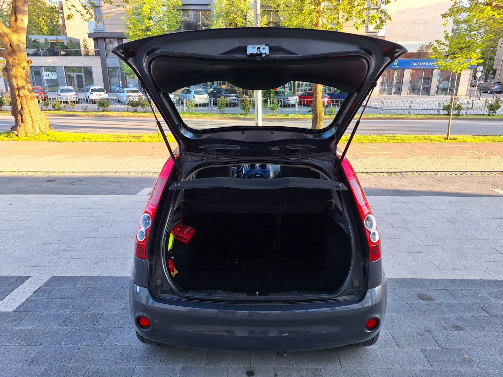 Ford Fiesta 1.3 ������ �����  | Mobile.bg � ����������� 10