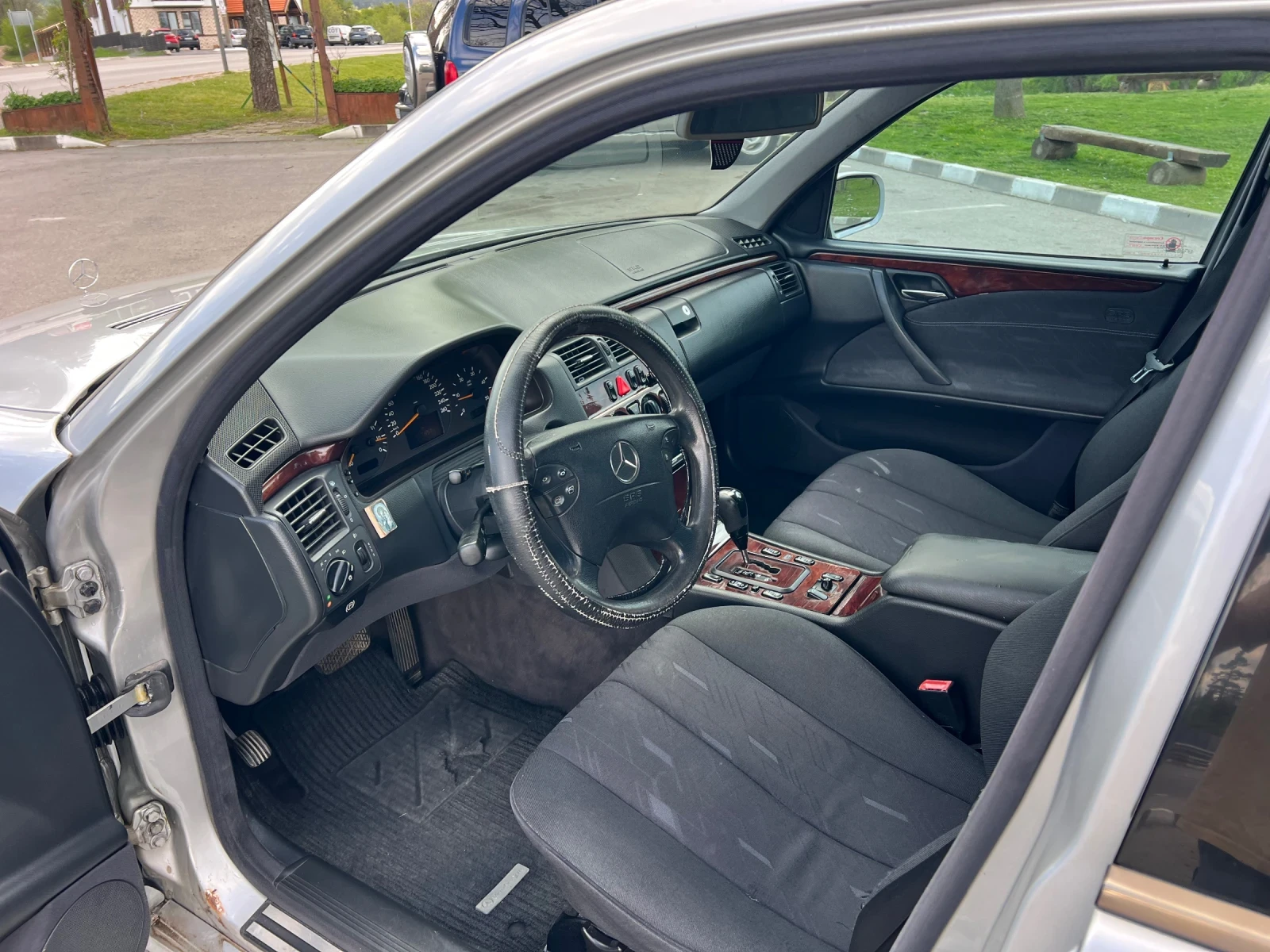 Mercedes-Benz E 320, снимка 4 - Автомобили и джипове - 54519632