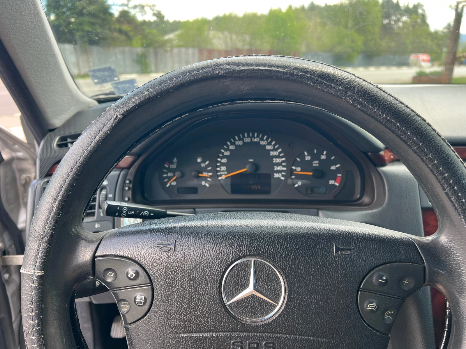Mercedes-Benz E 320, снимка 5 - Автомобили и джипове - 54519632