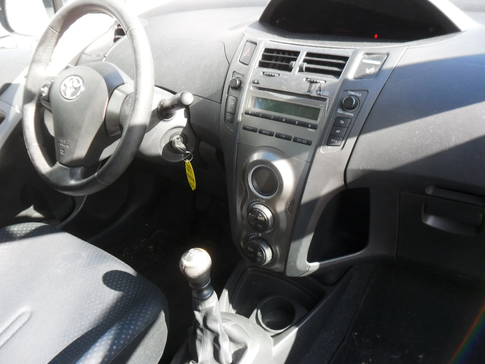 Toyota Yaris 1, 3-VVTI-KLIMATRONIK-ITALY, снимка 8 - Автомобили и джипове - 54542190