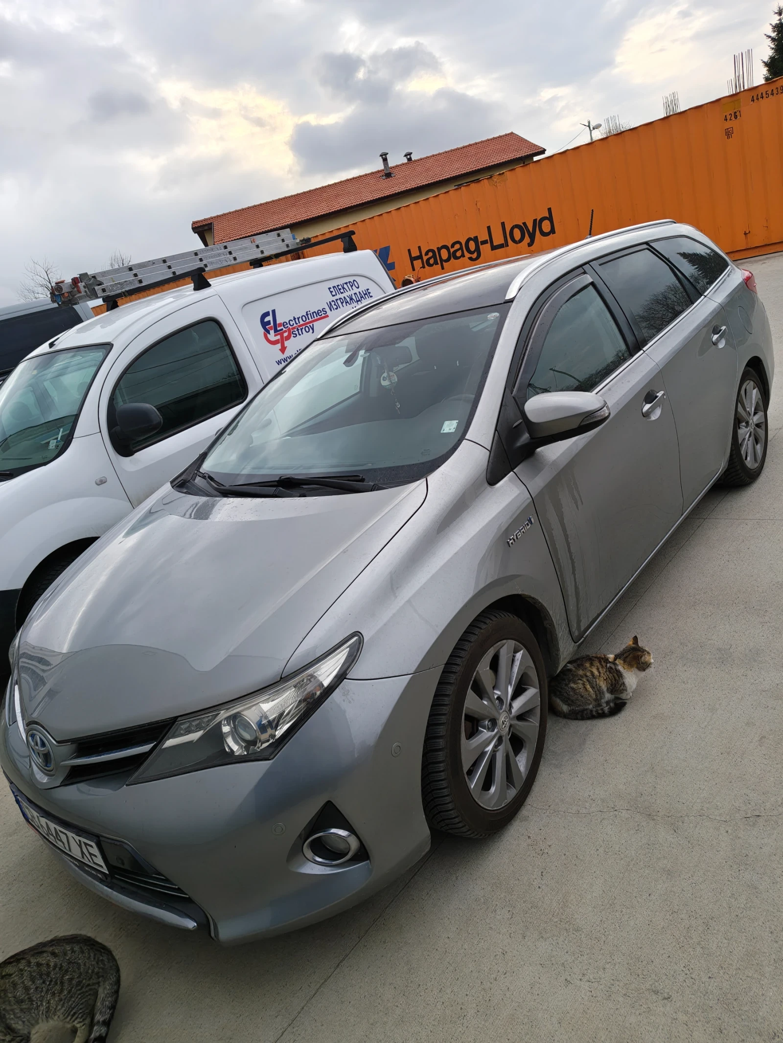 Toyota Auris Комби, снимка 3 - Автомобили и джипове - 54664348