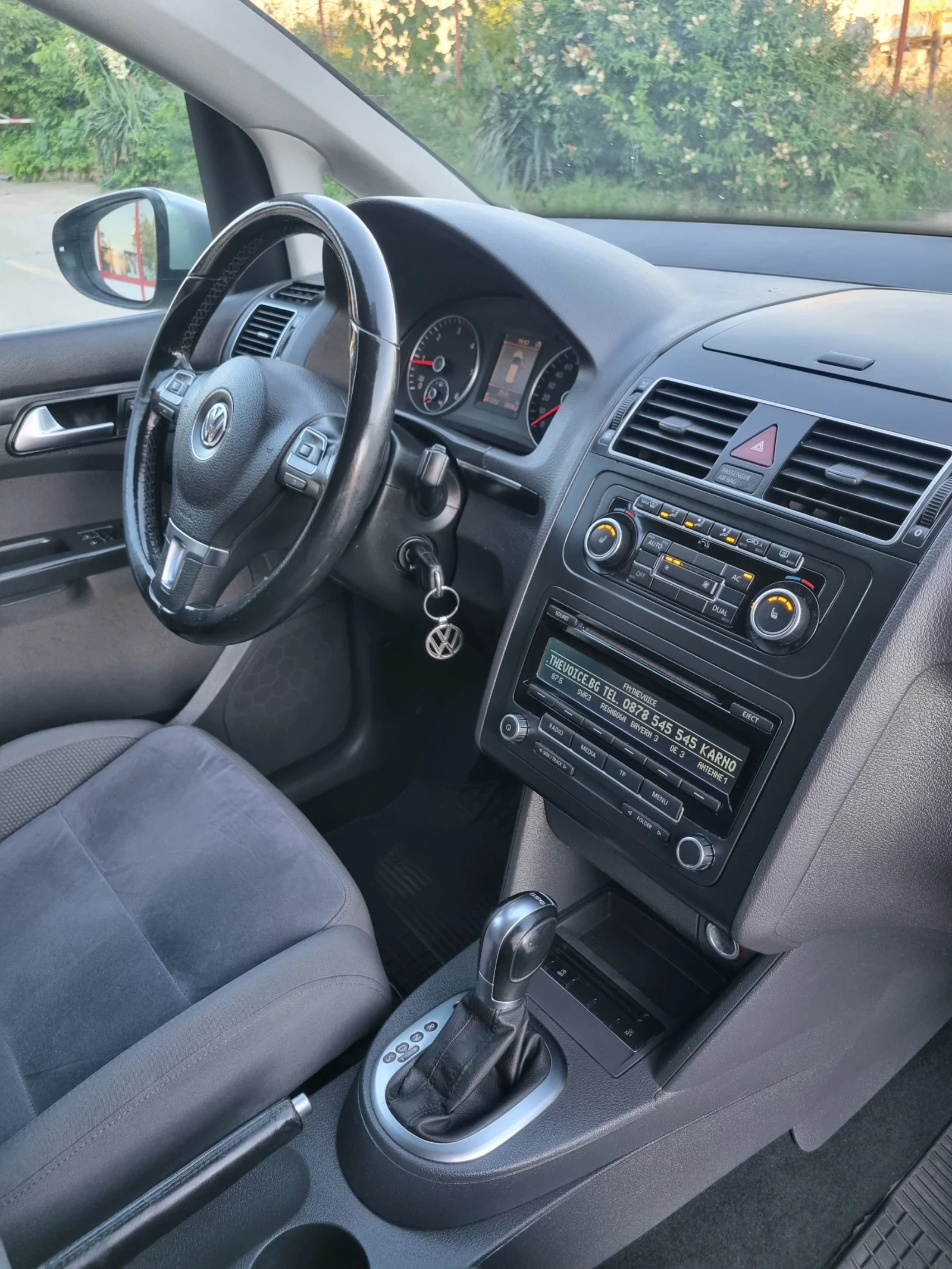 VW Touran 2.0tdi 140к.с DSG Автомат Highline Led, снимка 17 - Автомобили и джипове - 54858339