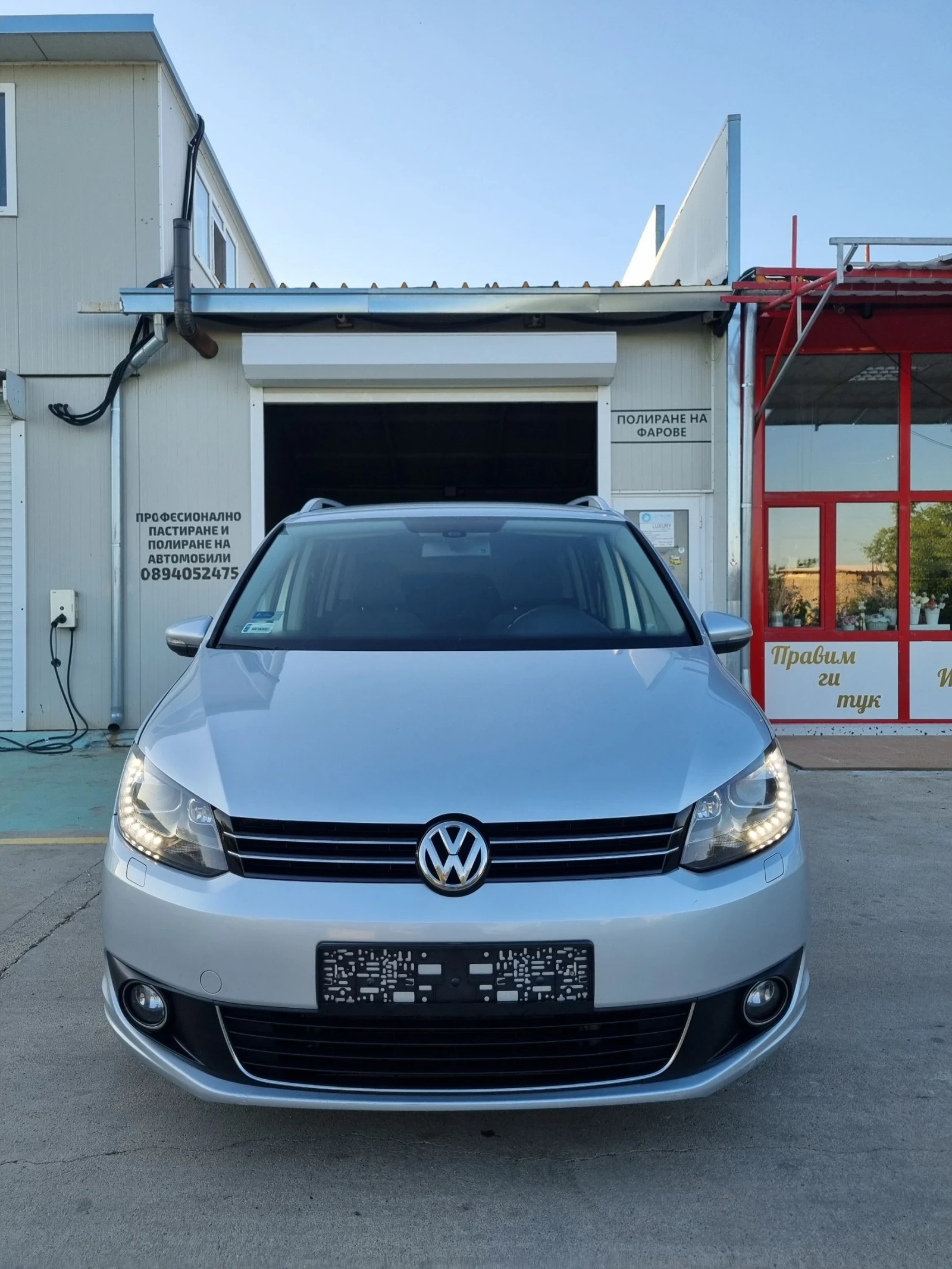 VW Touran 2.0tdi 140к.с DSG Автомат Highline Led, снимка 7 - Автомобили и джипове - 54858339