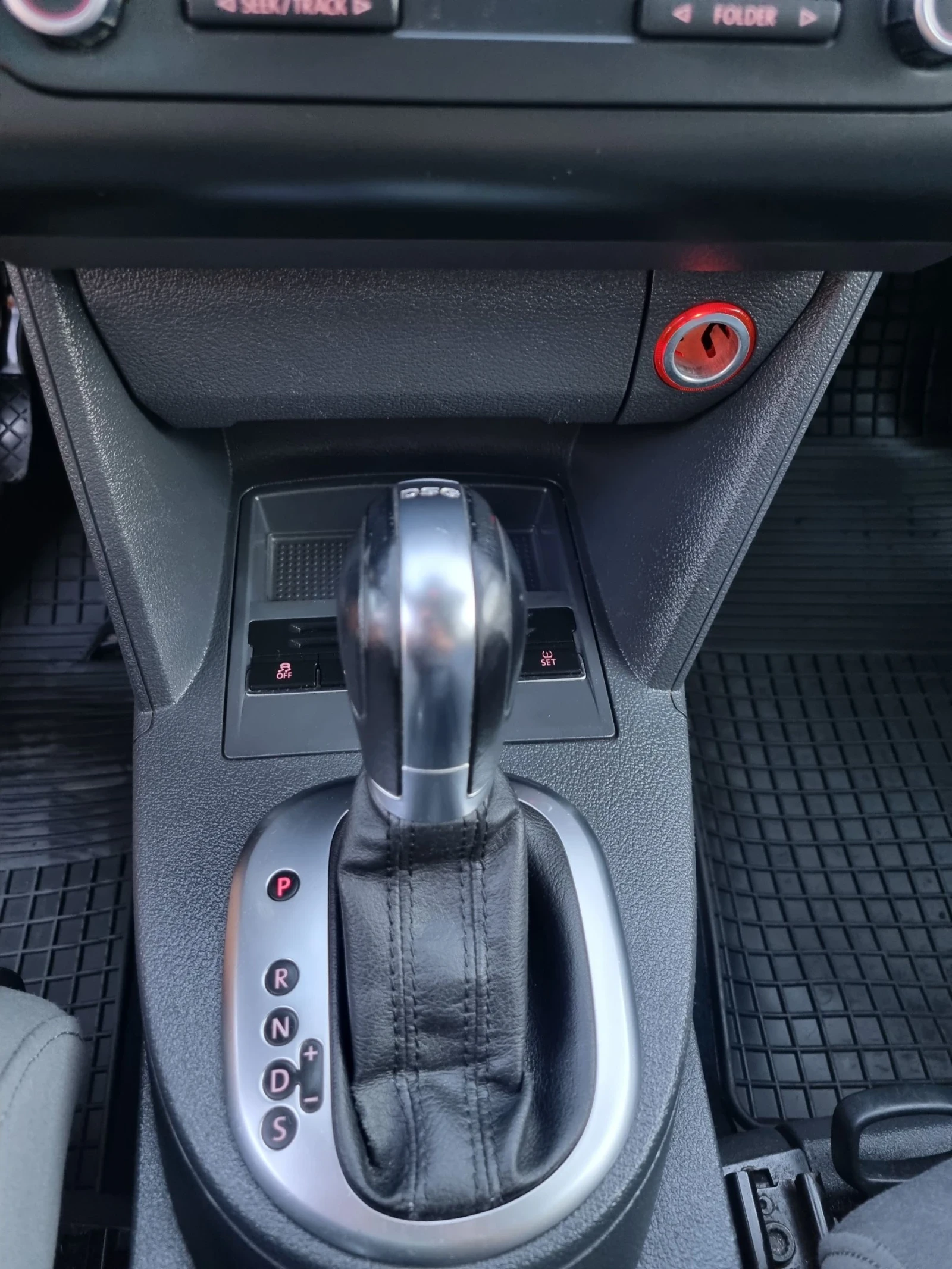 VW Touran 2.0tdi 140к.с DSG Автомат Highline Led, снимка 13 - Автомобили и джипове - 54858339
