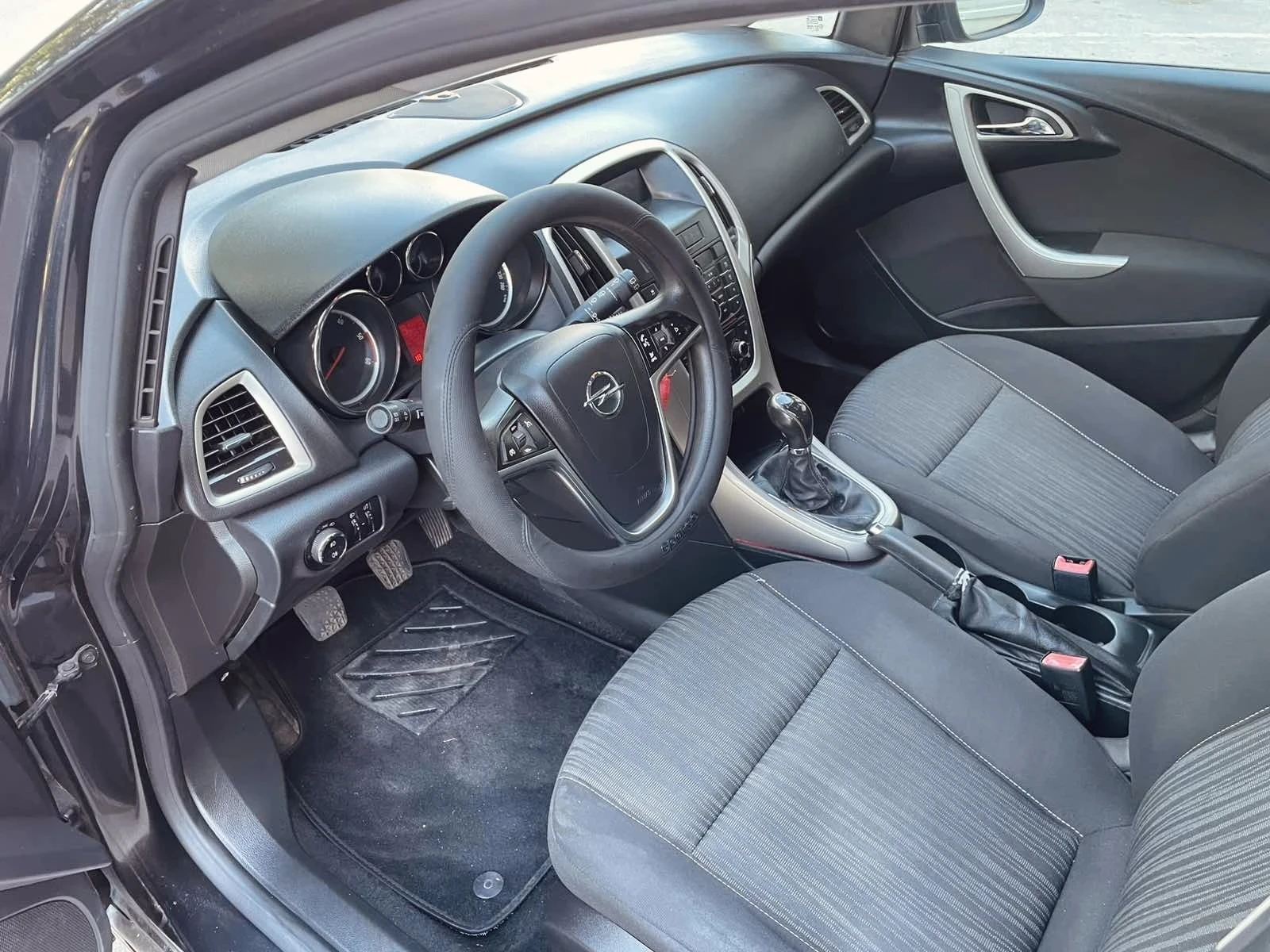 Opel Astra 1.7 CDTI, снимка 10 - Автомобили и джипове - 55293609