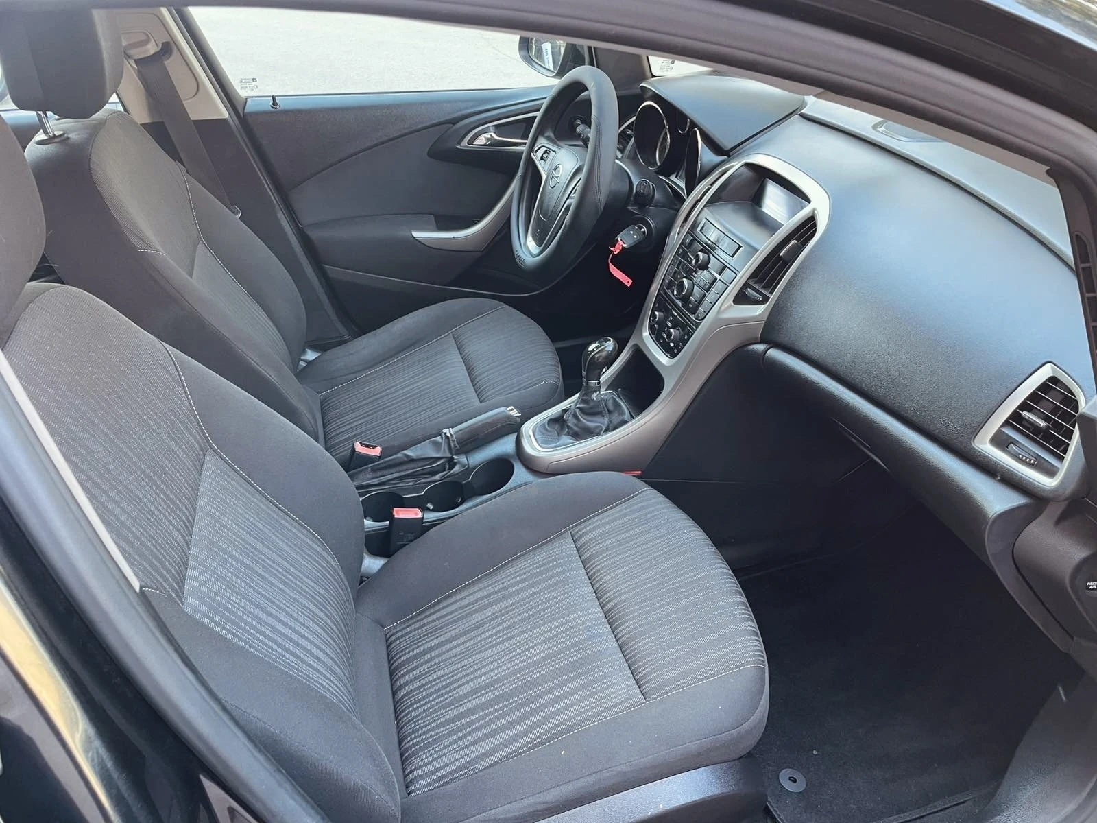 Opel Astra 1.7 CDTI, снимка 12 - Автомобили и джипове - 55293609