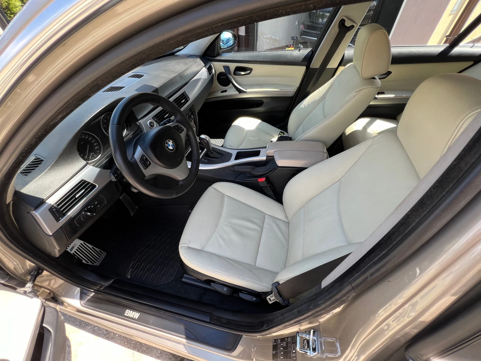 BMW 330 330 xi, снимка 10 - Автомобили и джипове - 55568300