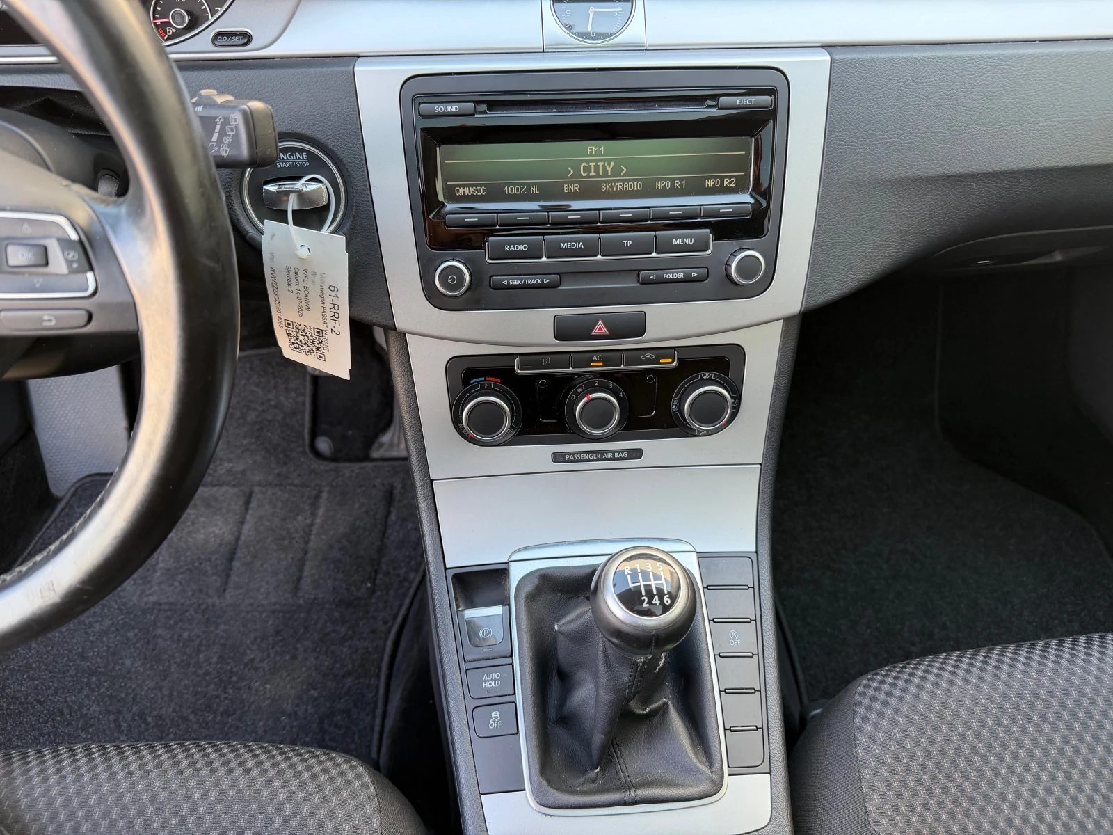 VW Passat 1.6TDI 105k.c, снимка 14 - Автомобили и джипове - 55648915