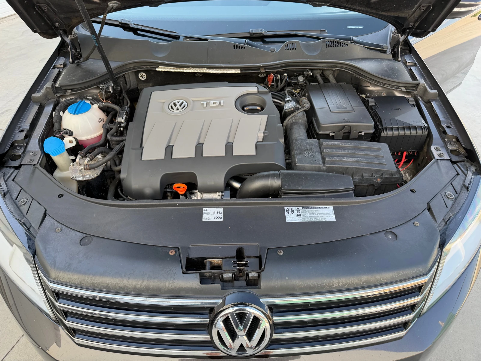 VW Passat 1.6TDI 105k.c, снимка 17 - Автомобили и джипове - 55648915
