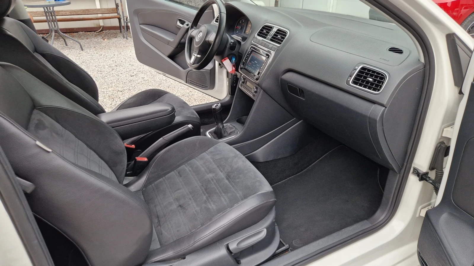 VW Polo 1.6 TDI.105 kc. R-LINE | Highline | , снимка 13 - Автомобили и джипове - 56093817