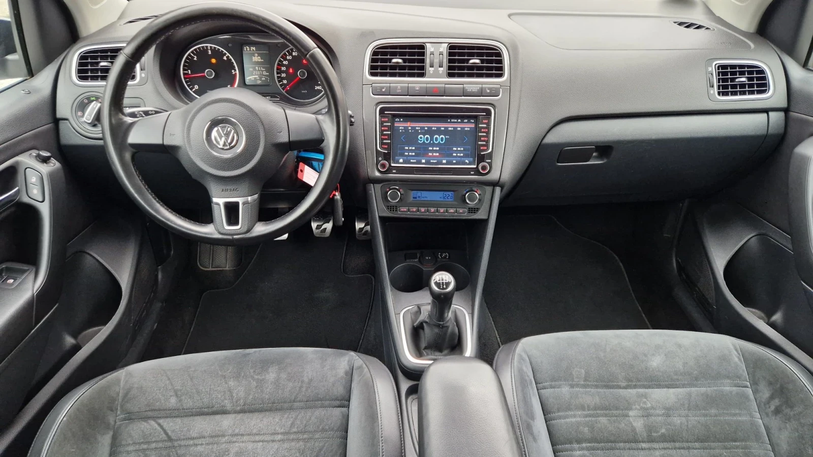 VW Polo 1.6 TDI.105 kc. R-LINE | Highline | , снимка 15 - Автомобили и джипове - 56093817