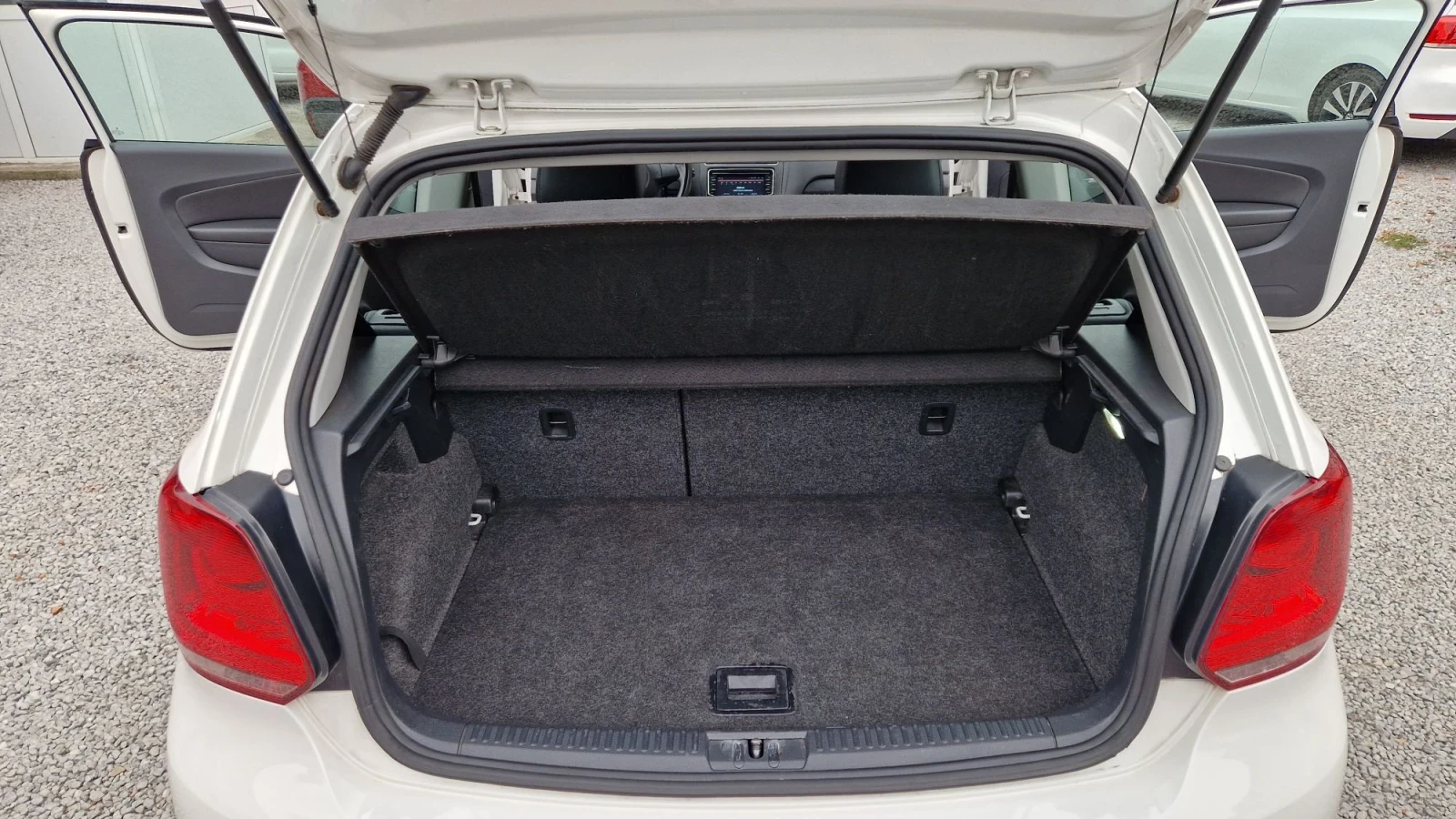VW Polo 1.6 TDI.105 kc. R-LINE | Highline | , снимка 12 - Автомобили и джипове - 56093817