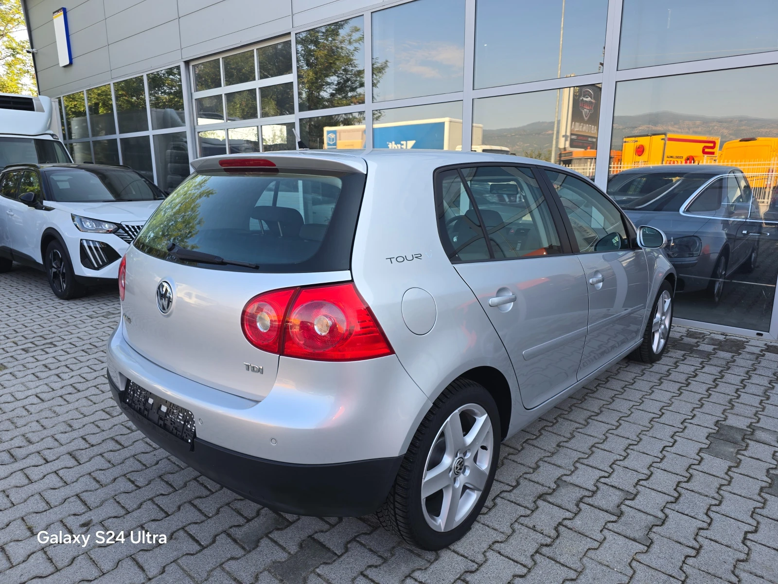 VW Golf 1.9 TDi !! 6-скорости !! TOUR* * , снимка 6 - Автомобили и джипове - 56168064