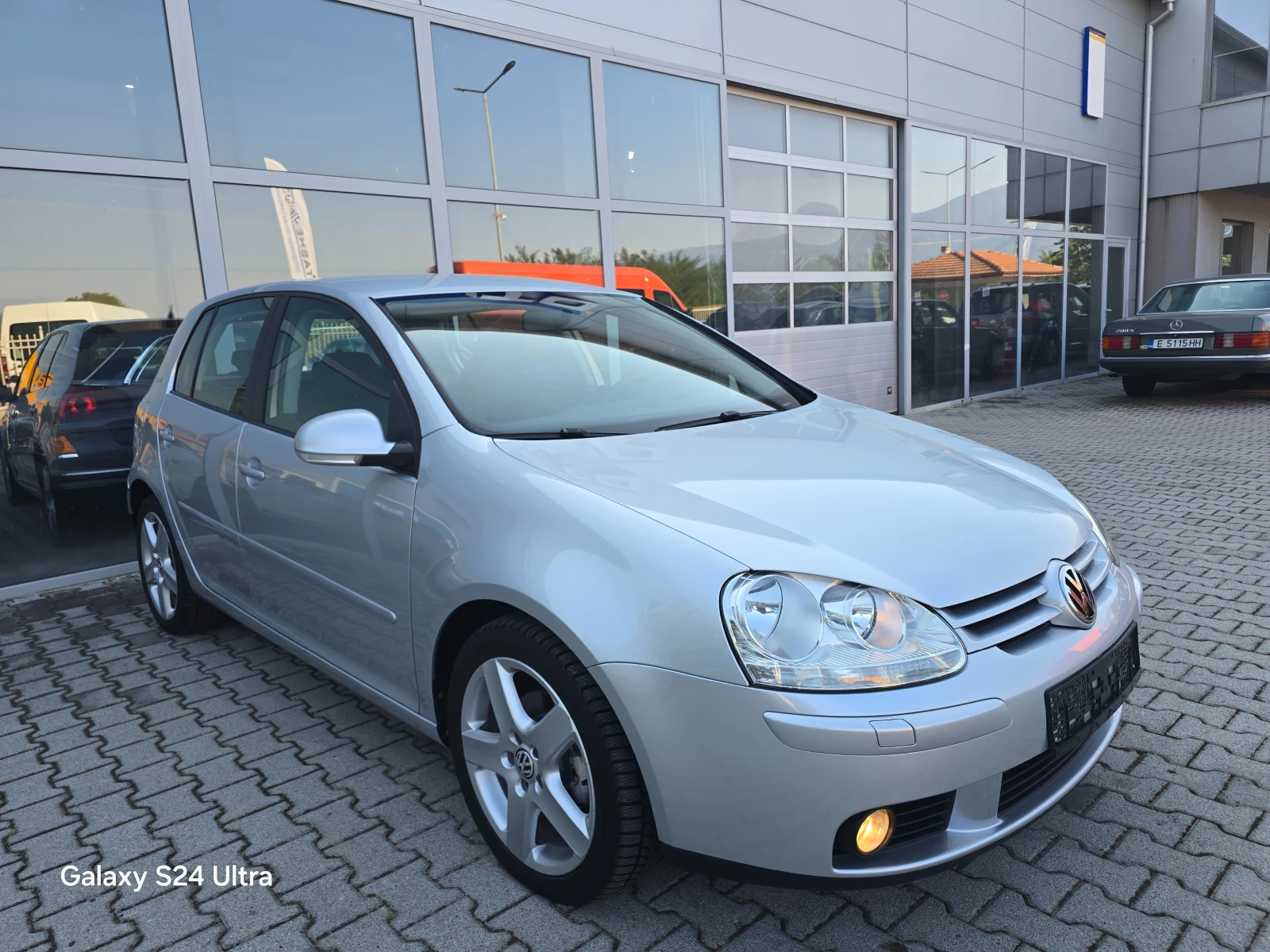 VW Golf 1.9 TDi !! 6-скорости !! TOUR* * , снимка 2 - Автомобили и джипове - 56168064