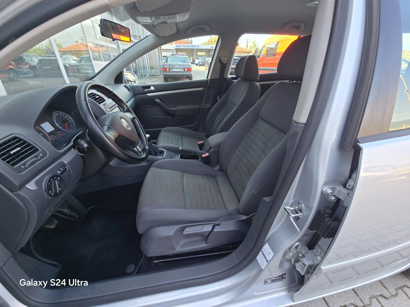 VW Golf 1.9 TDi !! 6-скорости !! TOUR* * , снимка 11 - Автомобили и джипове - 56168064