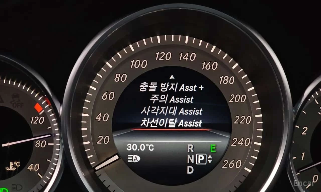Mercedes-Benz CLS 400 AMG * ОБДУХВАНЕ * ПАНОРАМА * 360 * , снимка 8 - Автомобили и джипове - 56186093
