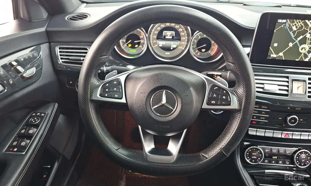 Mercedes-Benz CLS 400 AMG * ОБДУХВАНЕ * ПАНОРАМА * 360 * , снимка 13 - Автомобили и джипове - 56186093