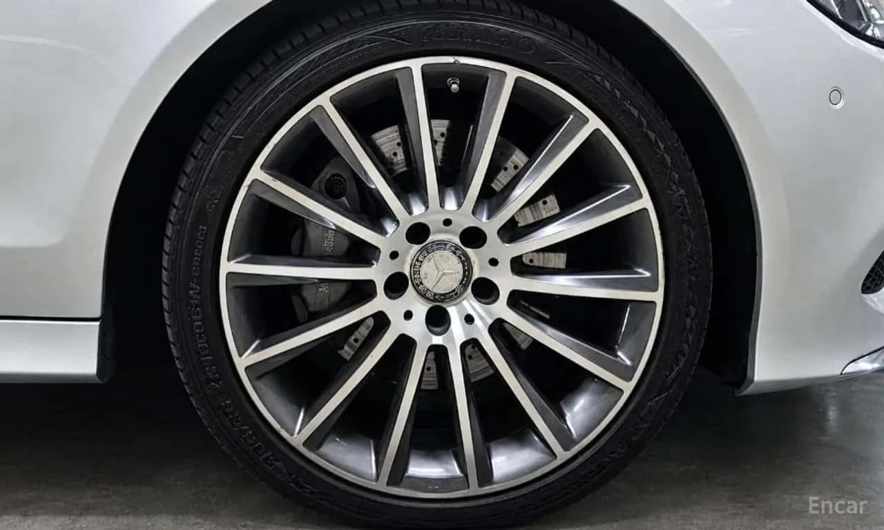 Mercedes-Benz CLS 400 AMG * ОБДУХВАНЕ * ПАНОРАМА * 360 * , снимка 5 - Автомобили и джипове - 56186093