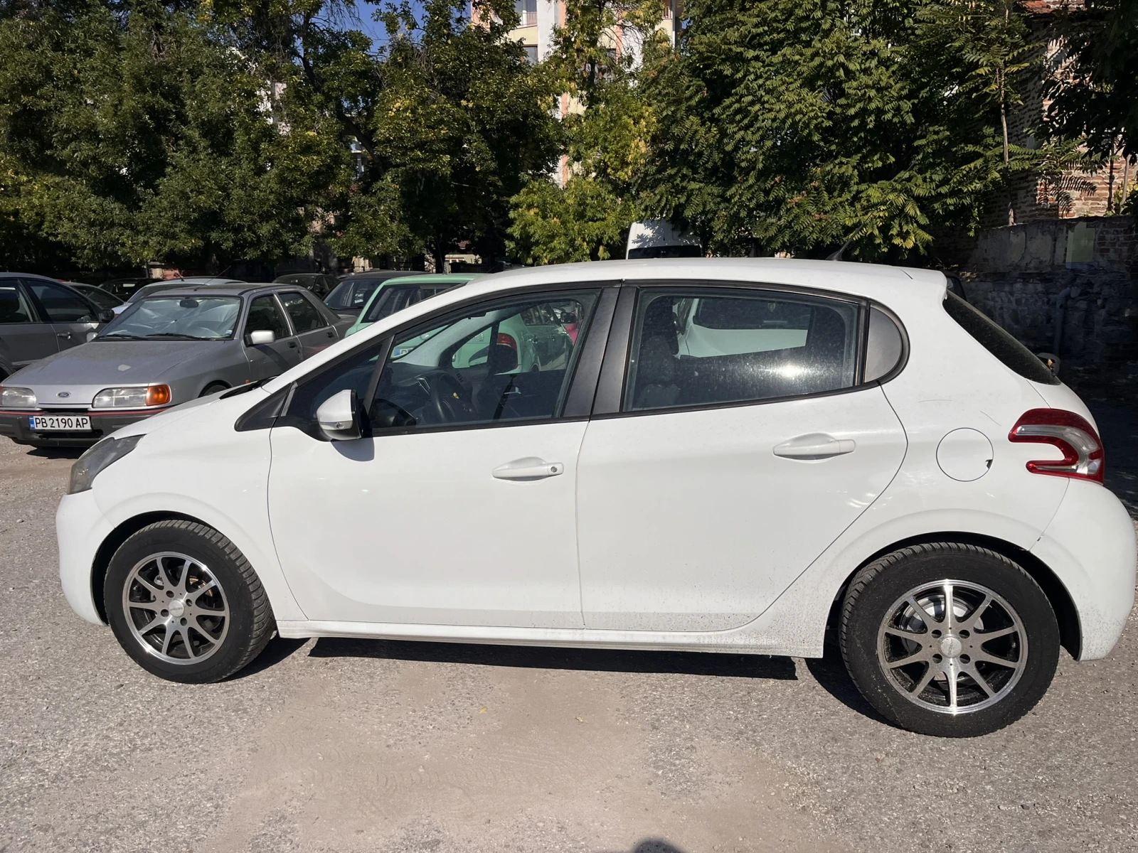 Peugeot 208 hdi, снимка 12 - Автомобили и джипове - 56198492