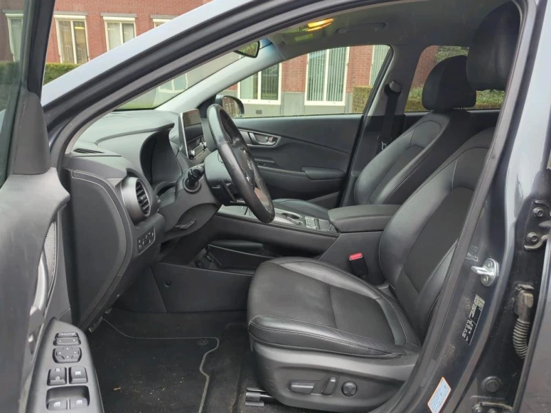 Hyundai Kona 64KWh/PREMIUM/SOH100%/BLUELINK/ТЕРМОПОМПА/80000KM, снимка 8 - Автомобили и джипове - 53213001