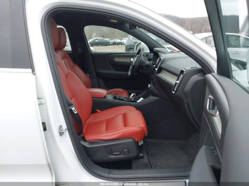 Volvo XC40 T5 INSCRIPTION * CARFAX* , снимка 5 - Автомобили и джипове - 53502183