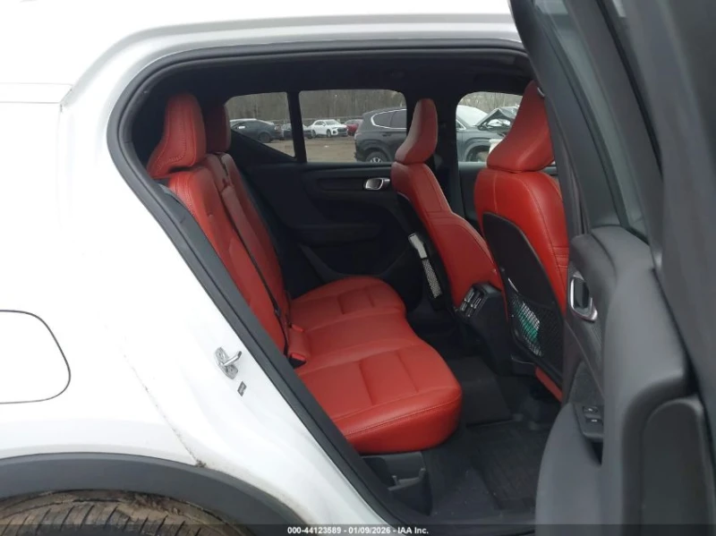 Volvo XC40 T5 INSCRIPTION * CARFAX* , снимка 8 - Автомобили и джипове - 53502183