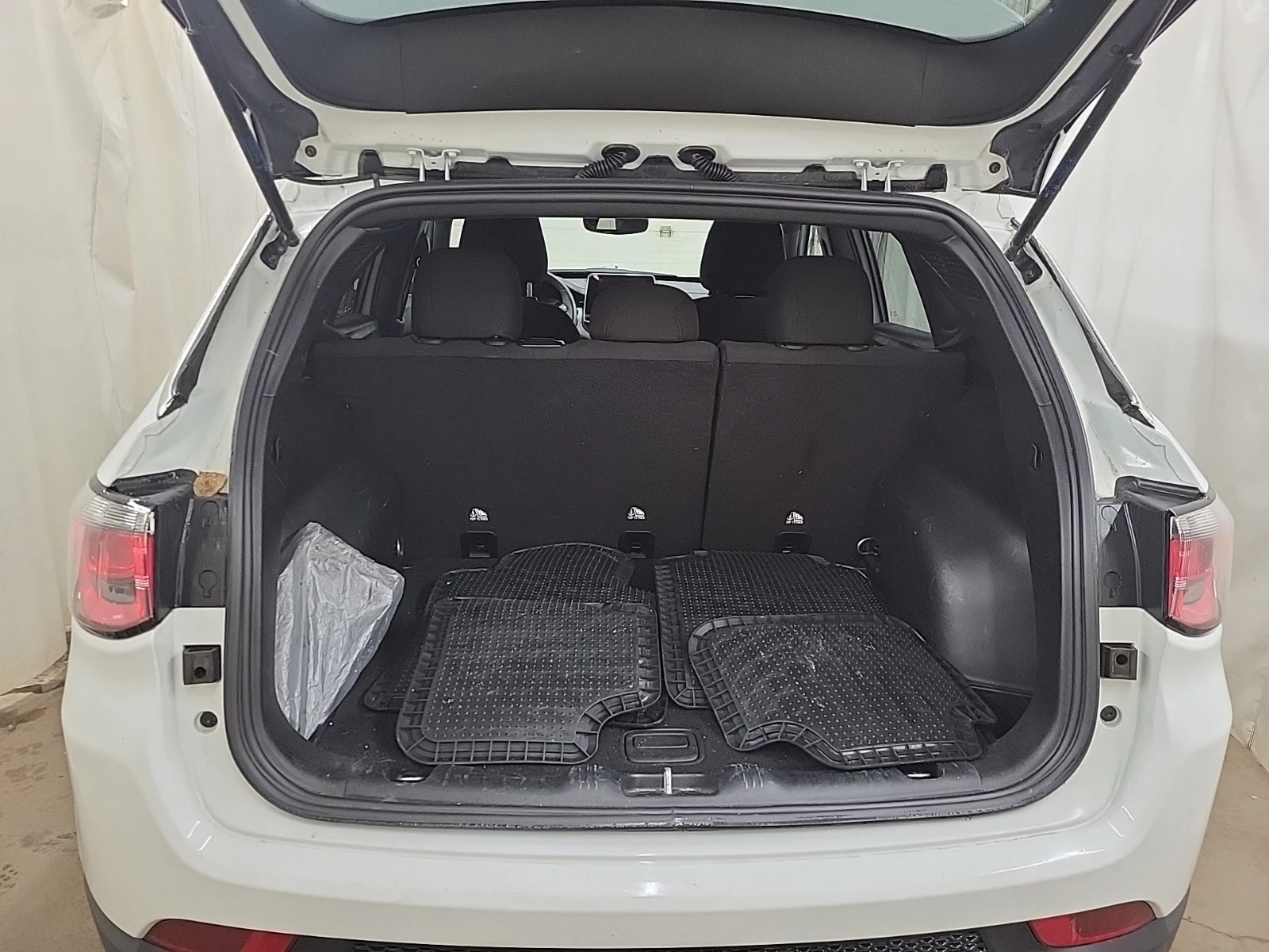 Jeep Compass 2L 4cyl 4WD - изображение 4