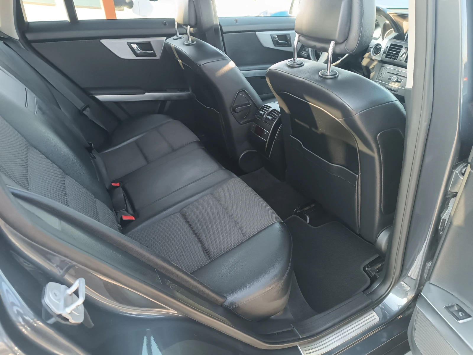 Mercedes-Benz GLK 250CDI-KOJA/NAVI/PANORAMA/PODGREV/7 Gtronic, снимка 7 - Автомобили и джипове - 53894270