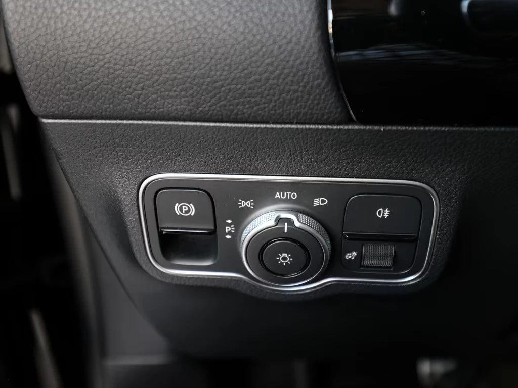 Mercedes-Benz EQA 300 4-MATIC AMG CAMERA LED, снимка 14 - Автомобили и джипове - 54057862