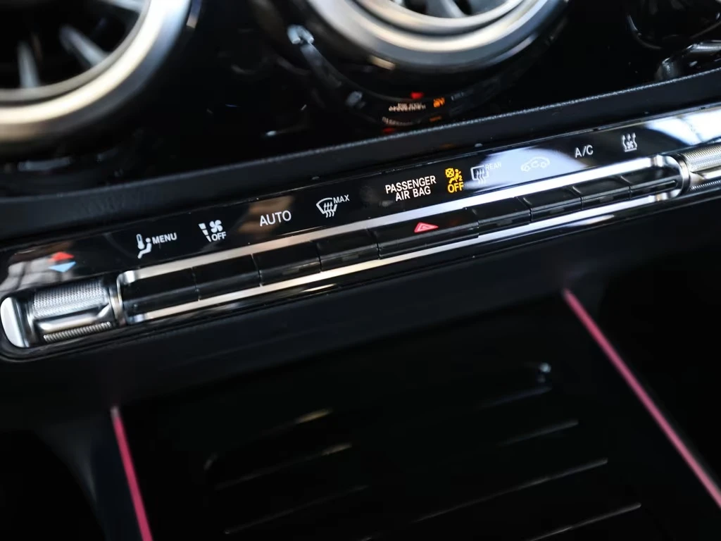 Mercedes-Benz EQA 300 4-MATIC AMG CAMERA LED, снимка 7 - Автомобили и джипове - 54057862