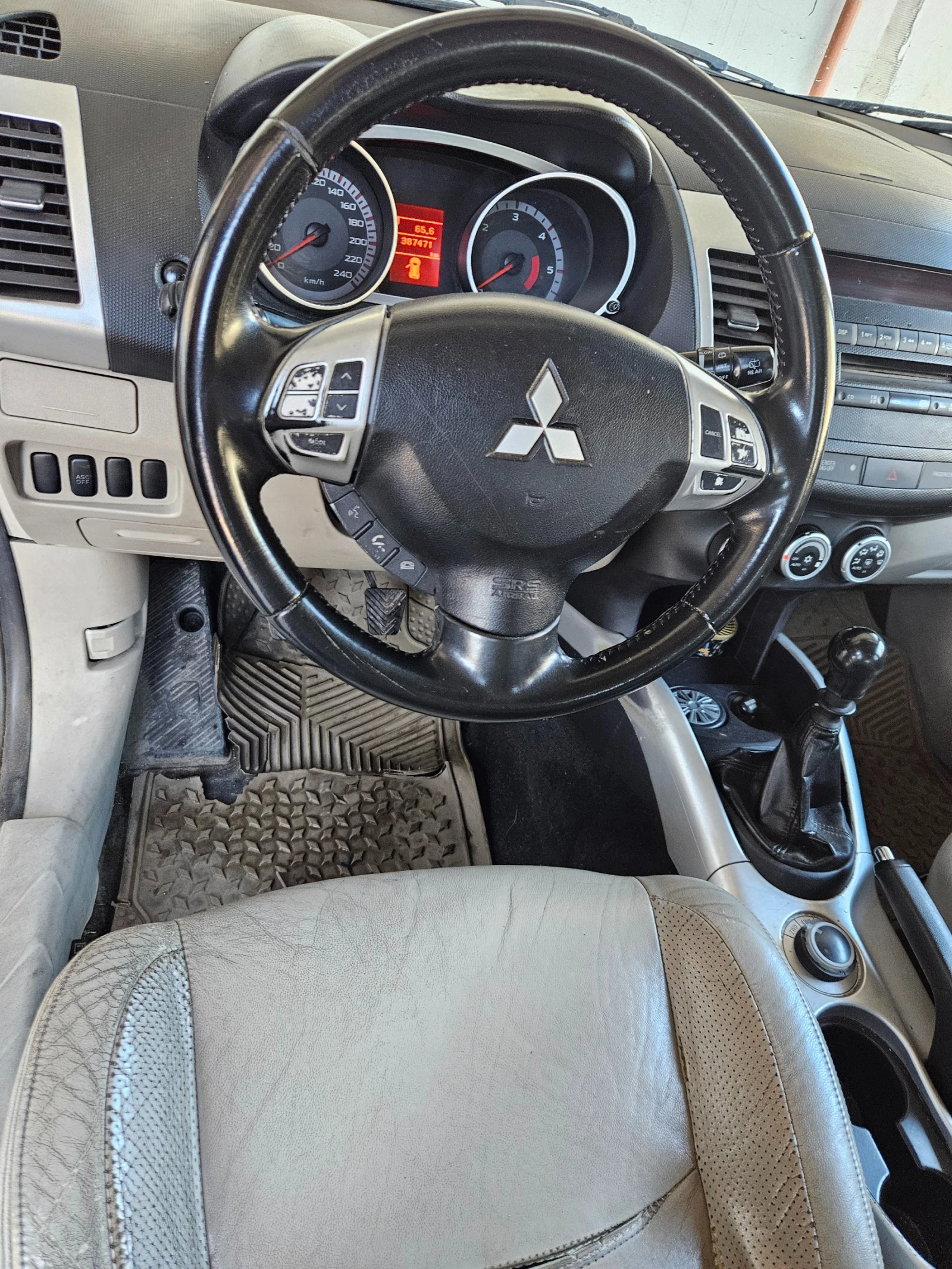 Mitsubishi Outlander ., снимка 7 - Автомобили и джипове - 54903524