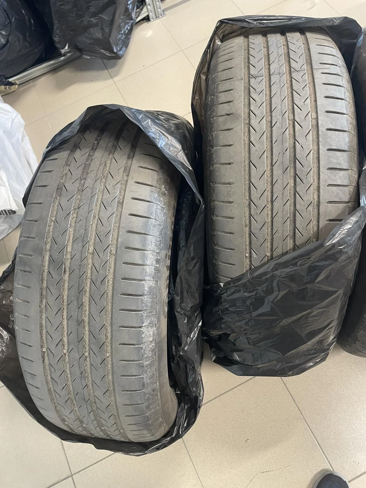 Гуми Летни 235/55R19, снимка 2 - Гуми и джанти - 54184101