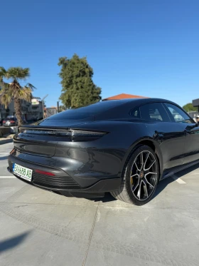 ����� �� �������� �� Porsche Taycan Turbo S