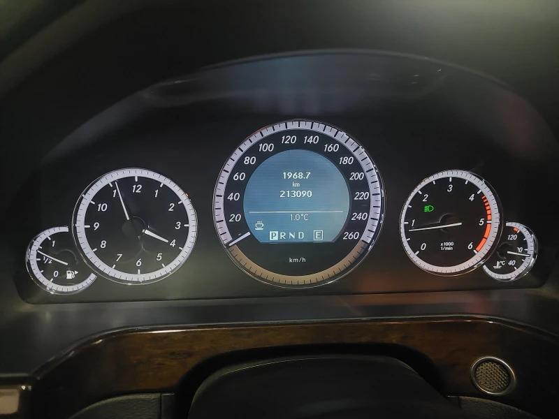 Mercedes-Benz E 200 CDI, снимка 13 - Автомобили и джипове - 49235841