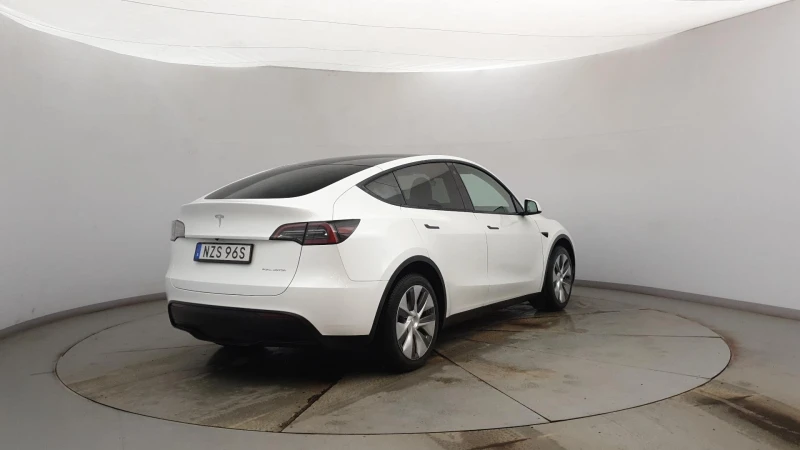 Tesla Model Y Dual motor Long range 24000km Панорама в Гаранция, снимка 3 - Автомобили и джипове - 49321211