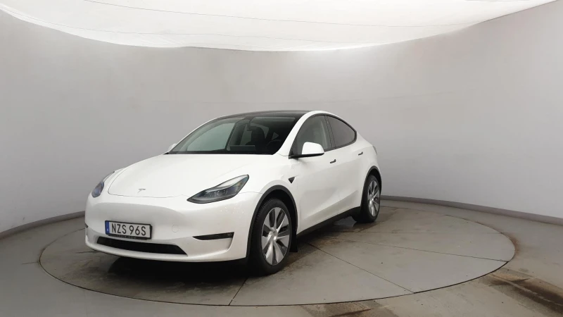 Tesla Model Y Dual motor Long range 24000km Панорама в Гаранция, снимка 4 - Автомобили и джипове - 49321211