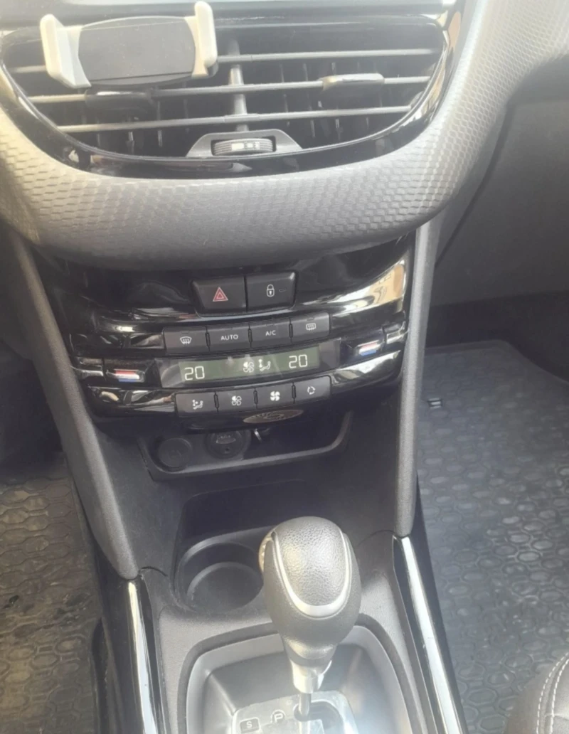 Peugeot 2008, снимка 5 - Автомобили и джипове - 52795419