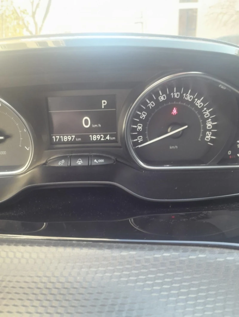 Peugeot 2008, снимка 7 - Автомобили и джипове - 52795419