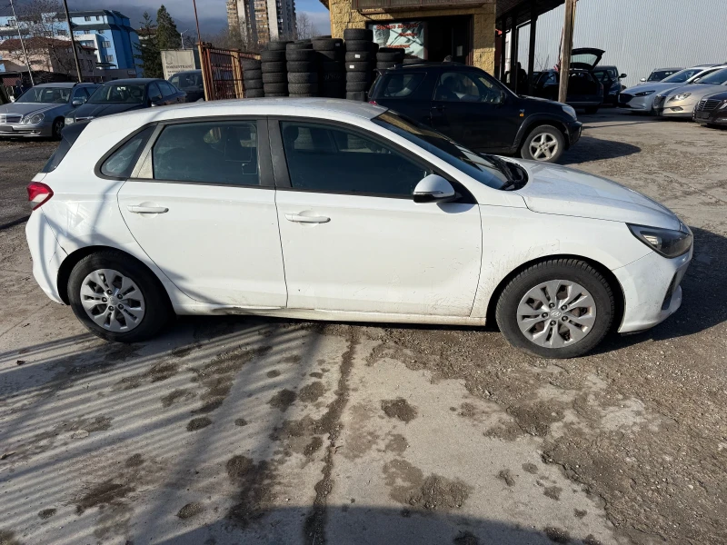 Hyundai I30 1.4i ГАЗ-заводска, снимка 3 - Автомобили и джипове - 52705838