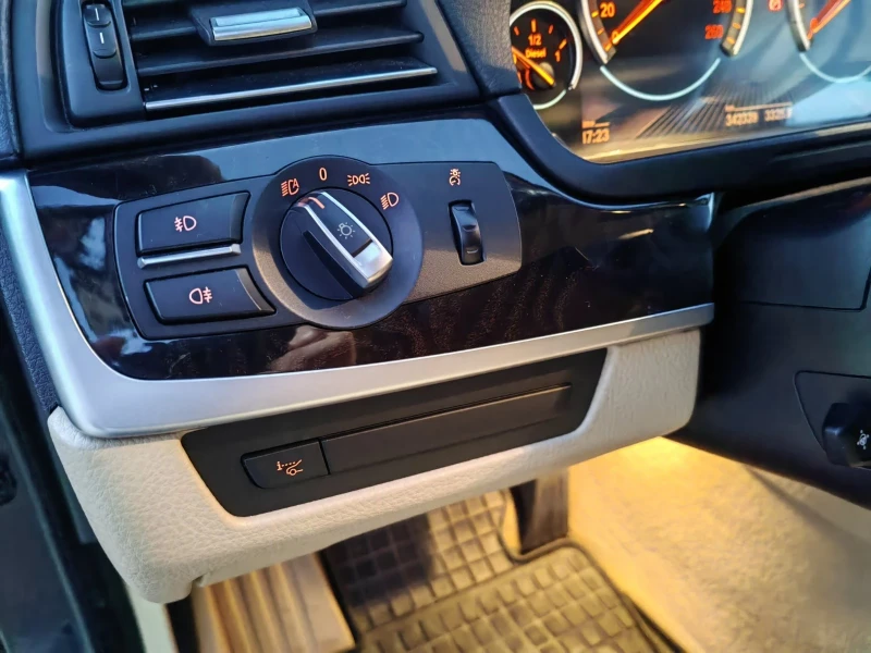 BMW 520 Комби, снимка 10 - Автомобили и джипове - 52831254